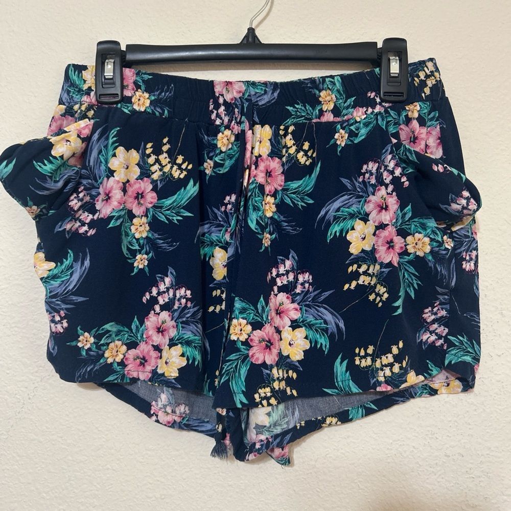 Lush Floral High-Waist Rayon Pull-On Shorts with Drawstring - Picture 4 of 8